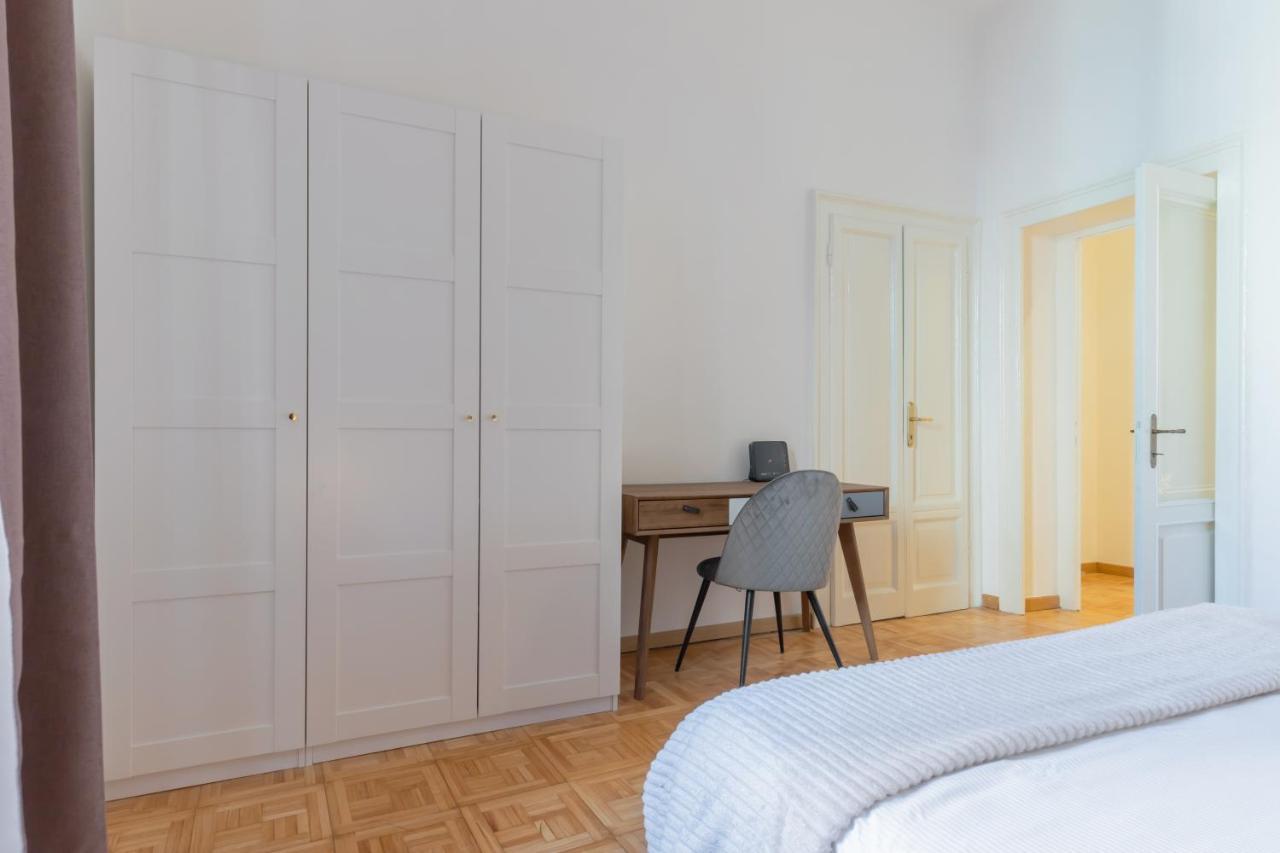 Solferino Living Apartment Милано Екстериор снимка