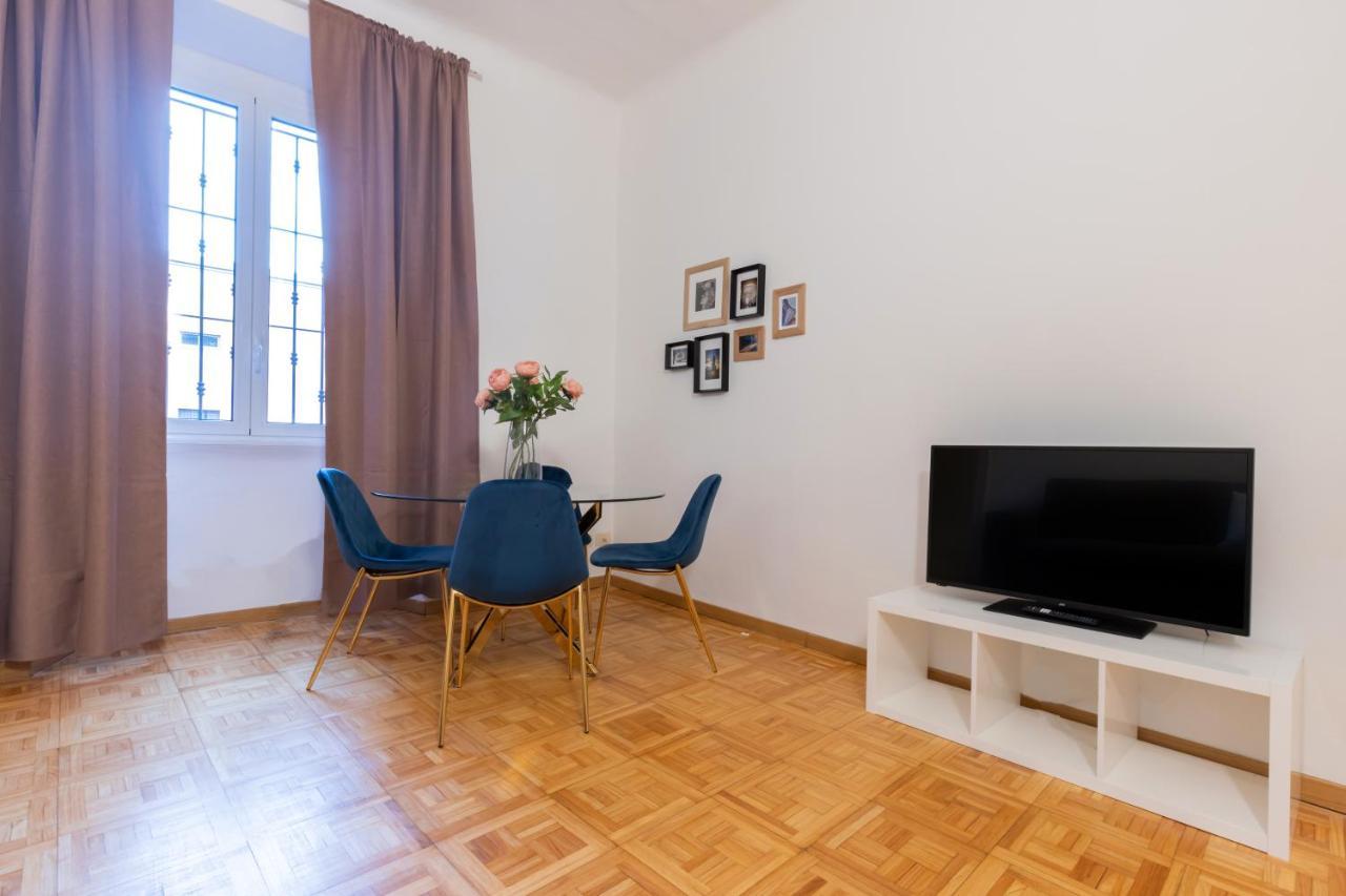Solferino Living Apartment Милано Екстериор снимка